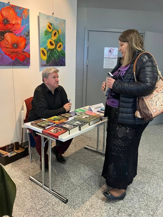 Trwają Chełmskie Targi Książki - Wieczorkowski, Bednarek, Chełmska legenda. W cieniu trzech dębów [GALERIA ZDJĘĆ]