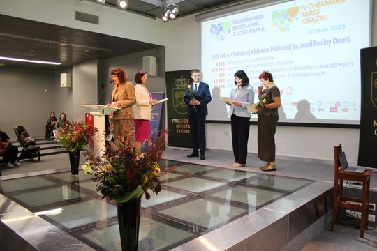 Trwają Chełmskie Targi Książki - Wieczorkowski, Bednarek, Chełmska legenda. W cieniu trzech dębów [GALERIA ZDJĘĆ]