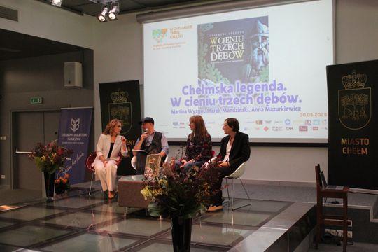 Trwają Chełmskie Targi Książki - Wieczorkowski, Bednarek, Chełmska legenda. W cieniu trzech dębów [GALERIA ZDJĘĆ]