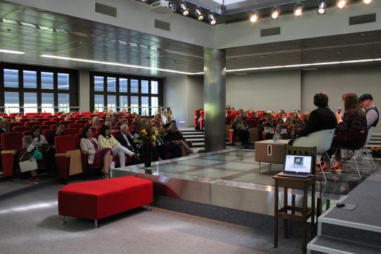 Trwają Chełmskie Targi Książki - Wieczorkowski, Bednarek, Chełmska legenda. W cieniu trzech dębów [GALERIA ZDJĘĆ]