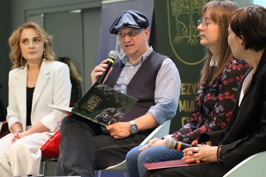 Trwają Chełmskie Targi Książki - Wieczorkowski, Bednarek, Chełmska legenda. W cieniu trzech dębów [GALERIA ZDJĘĆ]