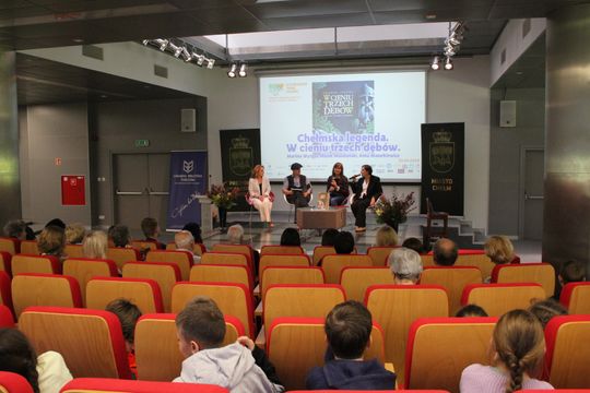 Trwają Chełmskie Targi Książki - Wieczorkowski, Bednarek, Chełmska legenda. W cieniu trzech dębów [GALERIA ZDJĘĆ]