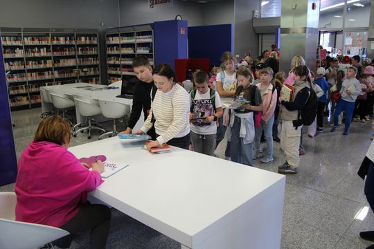 Trwają Chełmskie Targi Książki - Wieczorkowski, Bednarek, Chełmska legenda. W cieniu trzech dębów [GALERIA ZDJĘĆ]