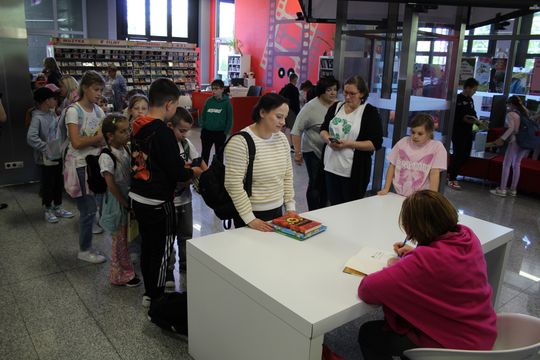 Trwają Chełmskie Targi Książki - Wieczorkowski, Bednarek, Chełmska legenda. W cieniu trzech dębów [GALERIA ZDJĘĆ]