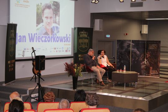 Trwają Chełmskie Targi Książki - Wieczorkowski, Bednarek, Chełmska legenda. W cieniu trzech dębów [GALERIA ZDJĘĆ]