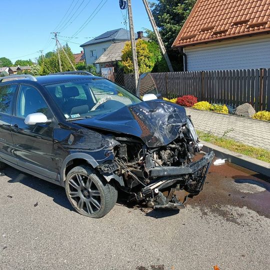 Zderzenie osobówki z ciężarówką w Starym Brusie. Jedna osoba trafiła do szpitala [GALERIA ZDJĘĆ]