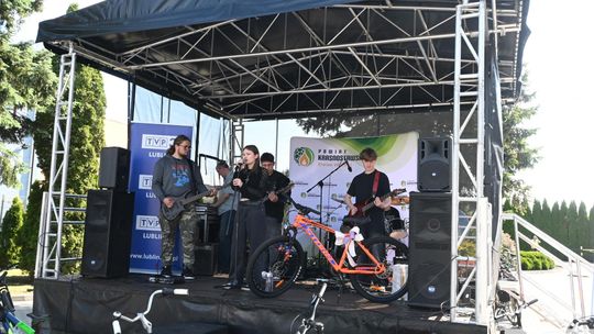 Pow. krasnostawski. Rowerowy Dzień Dziecka w Kraszczadach [GALERIA ZDJĘĆ]