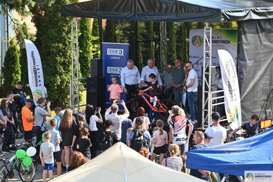 Pow. krasnostawski. Rowerowy Dzień Dziecka w Kraszczadach [GALERIA ZDJĘĆ]