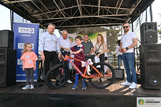 Pow. krasnostawski. Rowerowy Dzień Dziecka w Kraszczadach [GALERIA ZDJĘĆ]
