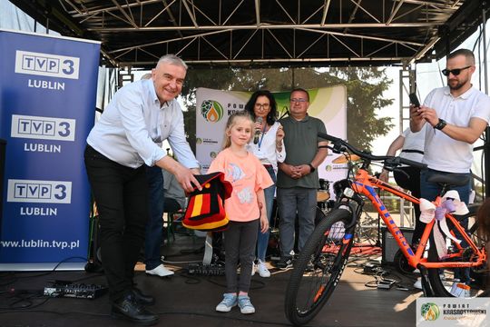 Pow. krasnostawski. Rowerowy Dzień Dziecka w Kraszczadach [GALERIA ZDJĘĆ]