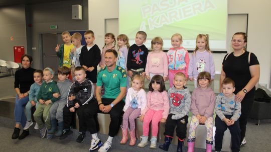 Mariusz Marcyniak (ChKS Chełm) i Michał Kobiałka (Chełmianka Chełm) spotkali się z fanami w bibliotece [GALERIA ZDJĘĆ]