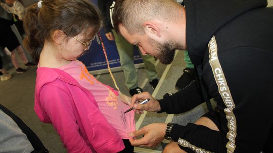 Mariusz Marcyniak (ChKS Chełm) i Michał Kobiałka (Chełmianka Chełm) spotkali się z fanami w bibliotece [GALERIA ZDJĘĆ]