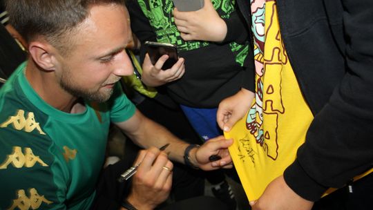 Mariusz Marcyniak (ChKS Chełm) i Michał Kobiałka (Chełmianka Chełm) spotkali się z fanami w bibliotece [GALERIA ZDJĘĆ]