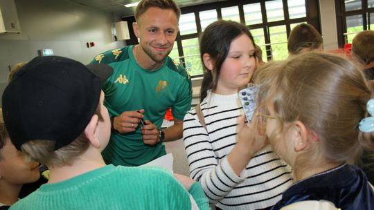 Mariusz Marcyniak (ChKS Chełm) i Michał Kobiałka (Chełmianka Chełm) spotkali się z fanami w bibliotece [GALERIA ZDJĘĆ]