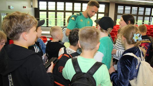 Mariusz Marcyniak (ChKS Chełm) i Michał Kobiałka (Chełmianka Chełm) spotkali się z fanami w bibliotece [GALERIA ZDJĘĆ]
