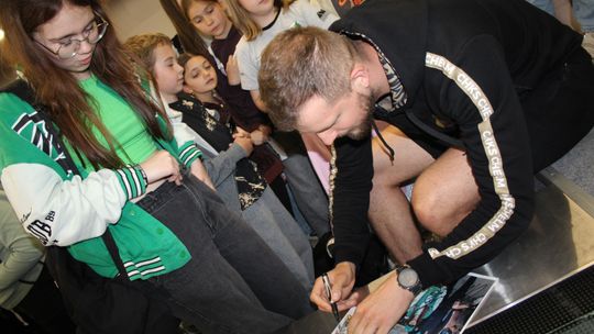 Mariusz Marcyniak (ChKS Chełm) i Michał Kobiałka (Chełmianka Chełm) spotkali się z fanami w bibliotece [GALERIA ZDJĘĆ]