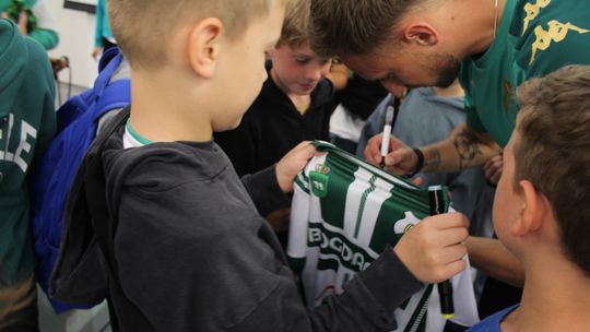 Mariusz Marcyniak (ChKS Chełm) i Michał Kobiałka (Chełmianka Chełm) spotkali się z fanami w bibliotece [GALERIA ZDJĘĆ]