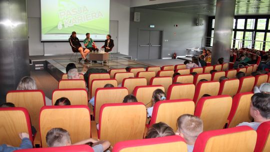 Mariusz Marcyniak (ChKS Chełm) i Michał Kobiałka (Chełmianka Chełm) spotkali się z fanami w bibliotece [GALERIA ZDJĘĆ]