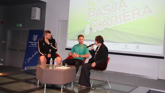 Mariusz Marcyniak (ChKS Chełm) i Michał Kobiałka (Chełmianka Chełm) spotkali się z fanami w bibliotece [GALERIA ZDJĘĆ]