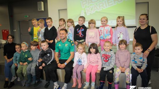 Mariusz Marcyniak (ChKS Chełm) i Michał Kobiałka (Chełmianka Chełm) spotkali się z fanami w bibliotece [GALERIA ZDJĘĆ]