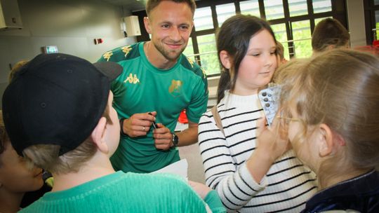 Mariusz Marcyniak (ChKS Chełm) i Michał Kobiałka (Chełmianka Chełm) spotkali się z fanami w bibliotece [GALERIA ZDJĘĆ]