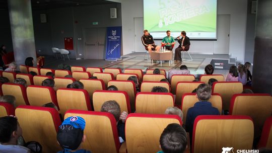 Mariusz Marcyniak (ChKS Chełm) i Michał Kobiałka (Chełmianka Chełm) spotkali się z fanami w bibliotece [GALERIA ZDJĘĆ]