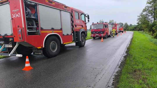 Wypadek w ulewnym deszczu. Życia nauczycielki nie udało się uratować [ZDJĘCIA]
