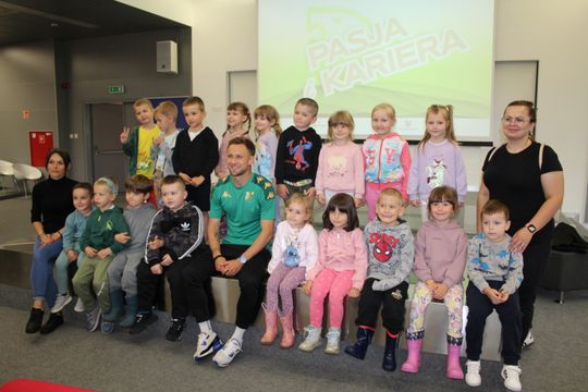 Mariusz Marcyniak (ChKS Chełm) i Michał Kobiałka (Chełmianka Chełm) spotkali się z fanami w bibliotece [GALERIA ZDJĘĆ]
