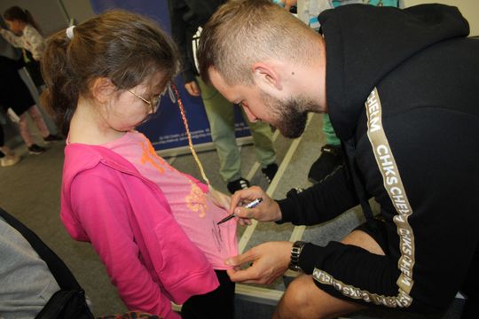 Mariusz Marcyniak (ChKS Chełm) i Michał Kobiałka (Chełmianka Chełm) spotkali się z fanami w bibliotece [GALERIA ZDJĘĆ]