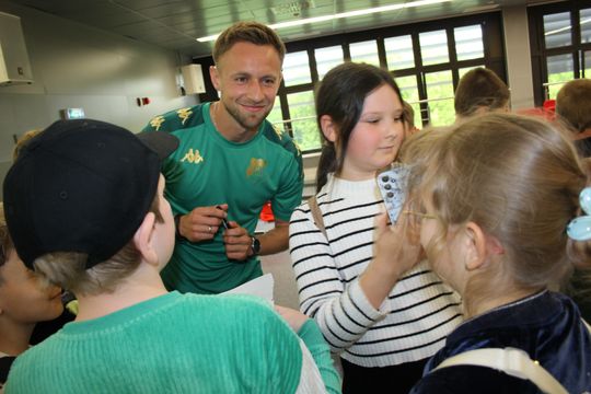 Mariusz Marcyniak (ChKS Chełm) i Michał Kobiałka (Chełmianka Chełm) spotkali się z fanami w bibliotece [GALERIA ZDJĘĆ]