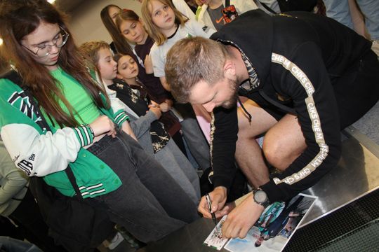 Mariusz Marcyniak (ChKS Chełm) i Michał Kobiałka (Chełmianka Chełm) spotkali się z fanami w bibliotece [GALERIA ZDJĘĆ]