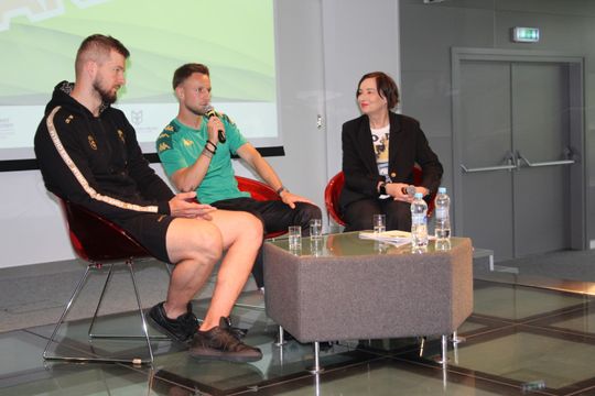 Mariusz Marcyniak (ChKS Chełm) i Michał Kobiałka (Chełmianka Chełm) spotkali się z fanami w bibliotece [GALERIA ZDJĘĆ]