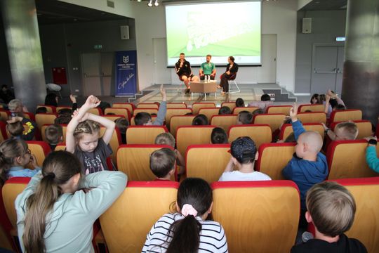 Mariusz Marcyniak (ChKS Chełm) i Michał Kobiałka (Chełmianka Chełm) spotkali się z fanami w bibliotece [GALERIA ZDJĘĆ]