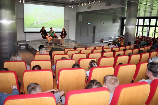 Mariusz Marcyniak (ChKS Chełm) i Michał Kobiałka (Chełmianka Chełm) spotkali się z fanami w bibliotece [GALERIA ZDJĘĆ]