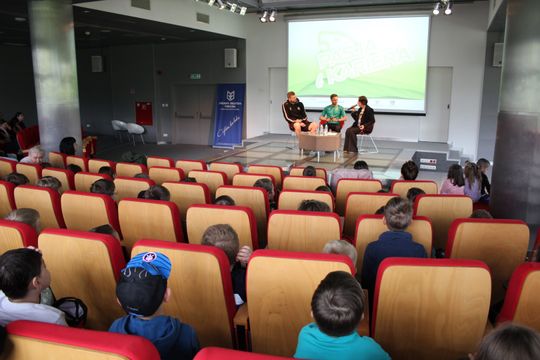 Mariusz Marcyniak (ChKS Chełm) i Michał Kobiałka (Chełmianka Chełm) spotkali się z fanami w bibliotece [GALERIA ZDJĘĆ]