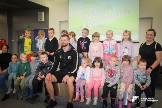 Mariusz Marcyniak (ChKS Chełm) i Michał Kobiałka (Chełmianka Chełm) spotkali się z fanami w bibliotece [GALERIA ZDJĘĆ]