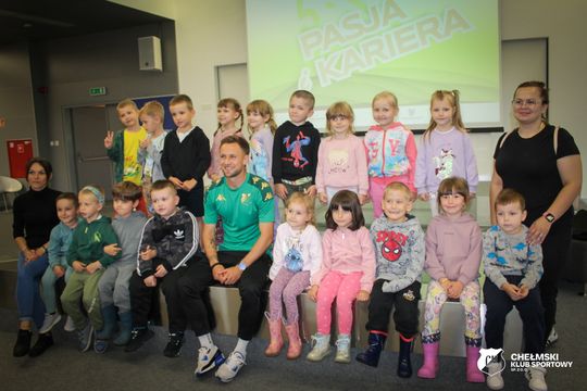 Mariusz Marcyniak (ChKS Chełm) i Michał Kobiałka (Chełmianka Chełm) spotkali się z fanami w bibliotece [GALERIA ZDJĘĆ]