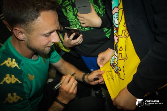 Mariusz Marcyniak (ChKS Chełm) i Michał Kobiałka (Chełmianka Chełm) spotkali się z fanami w bibliotece [GALERIA ZDJĘĆ]