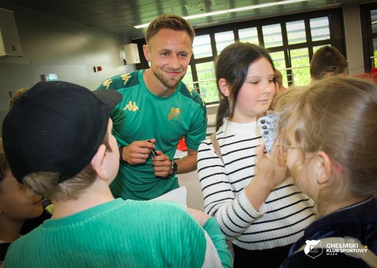 Mariusz Marcyniak (ChKS Chełm) i Michał Kobiałka (Chełmianka Chełm) spotkali się z fanami w bibliotece [GALERIA ZDJĘĆ]