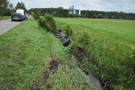 Wypadek w ulewnym deszczu. Życia nauczycielki nie udało się uratować [ZDJĘCIA]