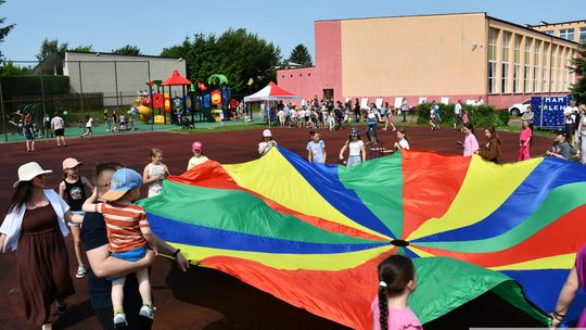 Krasnystaw. Rodzinny Piknik w Publicznej Szkole Podstawowej nr 4 „W rodzinie siła” [GALERIA ZDJĘĆ]