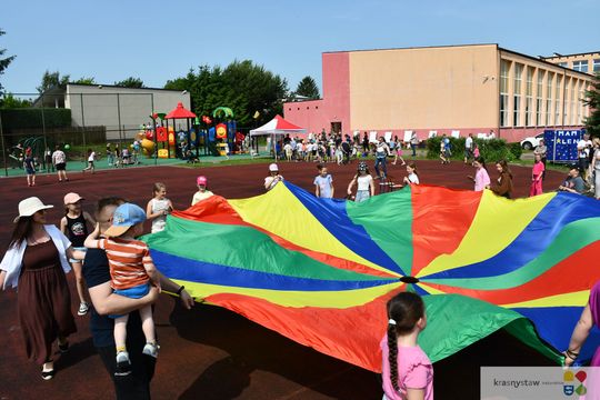 Krasnystaw. Rodzinny Piknik w Publicznej Szkole Podstawowej nr 4 „W rodzinie siła” [GALERIA ZDJĘĆ]