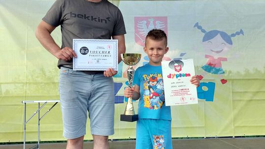 Radosny charytatywny Dzień Dziecka w Dorohusku. Zbierali pieniążki dla chorego Szymona [GALERIA ZDJĘĆ]