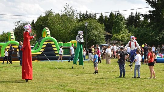 Radosny charytatywny Dzień Dziecka w Dorohusku. Zbierali pieniążki dla chorego Szymona [GALERIA ZDJĘĆ]