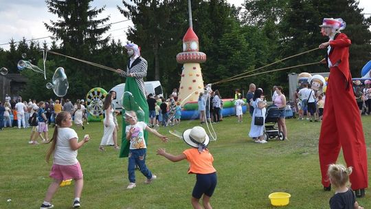 Radosny charytatywny Dzień Dziecka w Dorohusku. Zbierali pieniążki dla chorego Szymona [GALERIA ZDJĘĆ]