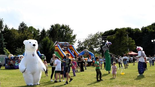 Radosny charytatywny Dzień Dziecka w Dorohusku. Zbierali pieniążki dla chorego Szymona [GALERIA ZDJĘĆ]