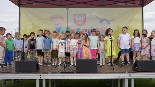 Radosny charytatywny Dzień Dziecka w Dorohusku. Zbierali pieniążki dla chorego Szymona [GALERIA ZDJĘĆ]