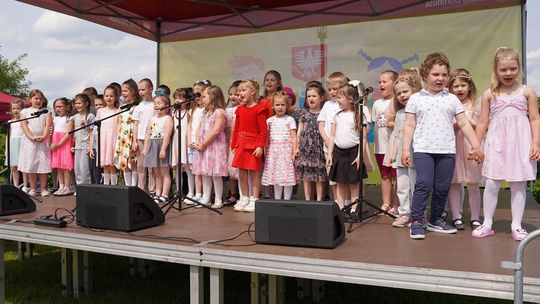 Radosny charytatywny Dzień Dziecka w Dorohusku. Zbierali pieniążki dla chorego Szymona [GALERIA ZDJĘĆ]