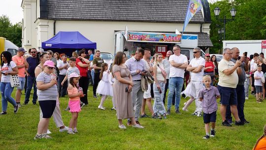 Radosny charytatywny Dzień Dziecka w Dorohusku. Zbierali pieniążki dla chorego Szymona [GALERIA ZDJĘĆ]