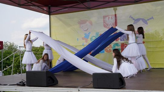 Radosny charytatywny Dzień Dziecka w Dorohusku. Zbierali pieniążki dla chorego Szymona [GALERIA ZDJĘĆ]